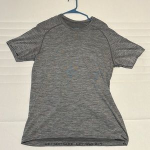 Men’s lululemon shirt